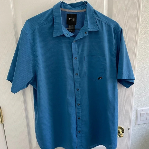 5.11 Tactical‎ NWOT men’s lightweight button up shirt - Picture 2 of 5